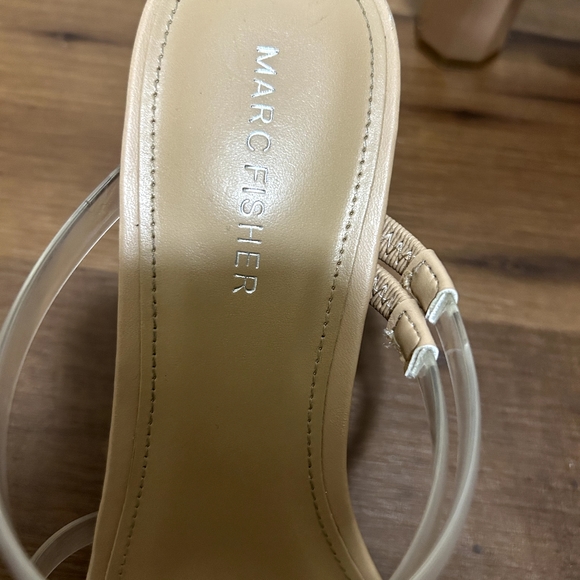 Heels - Picture 4 of 4